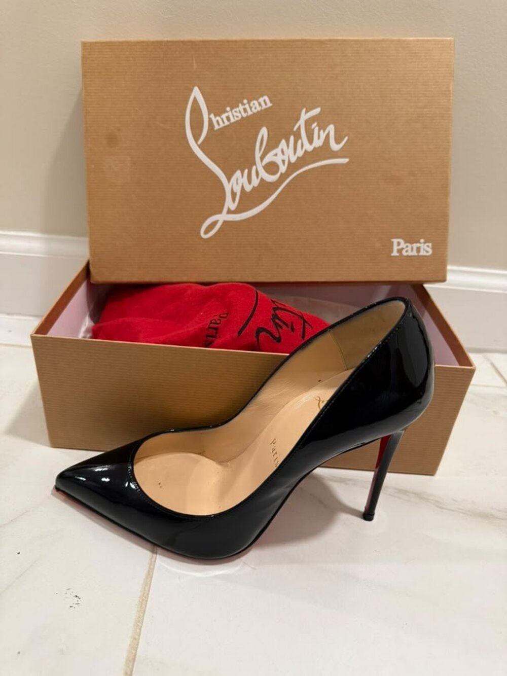 CHRISTIAN LOUBOUTIN RED BOTTOMS (37.5)